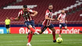 Atlético de Madrid se aferra al liderato con agónico triunfo