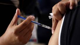 Vacunas de aire regresan; joven denuncia aplicación simulada en Sinaloa