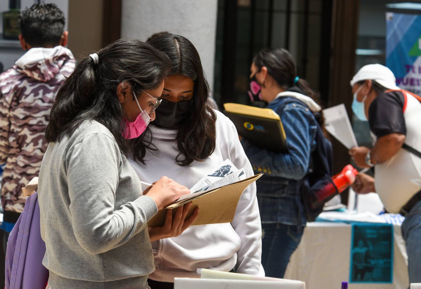La población demanda 1.2 millones de empleos anuales, para integrar a los jóvenes mexicanos al mercado económico.
